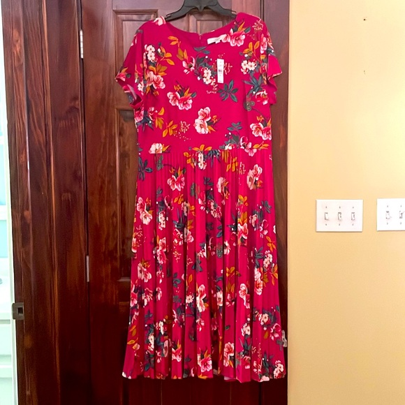 Loft midi dress crew neck with short sleeves soft pleats in skirt. - Picture 1 of 5